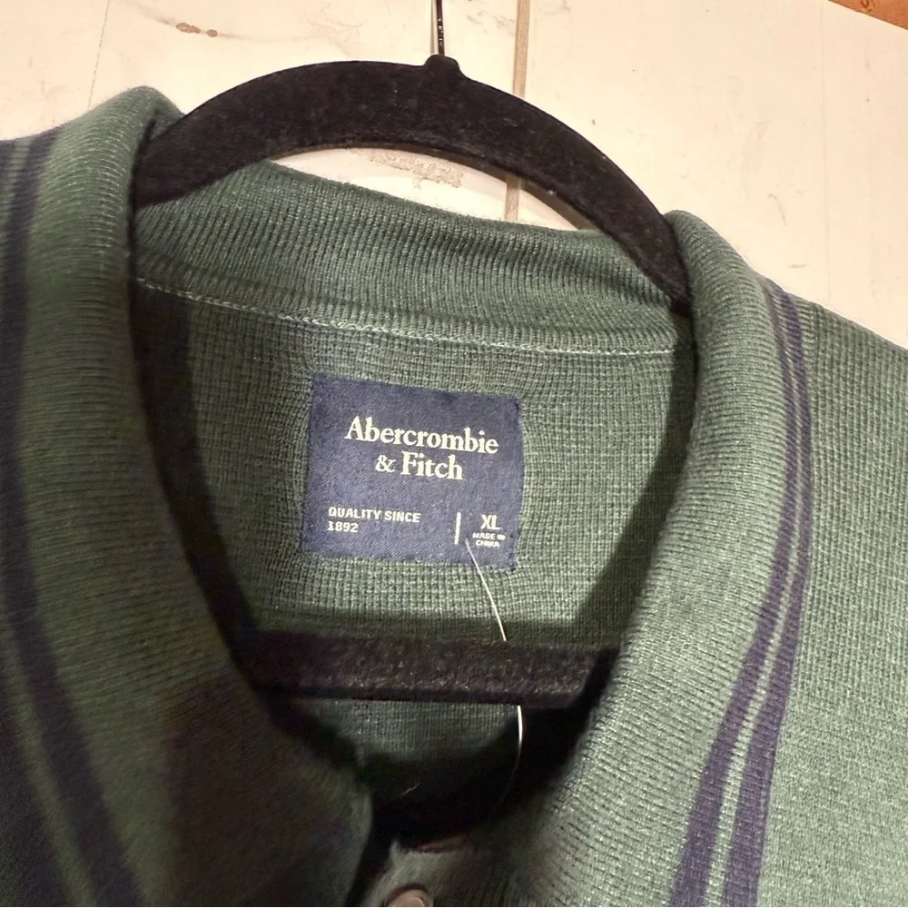Abercrombie & Fitch Henley Sweater Long Sleeve Green with Navy Blue Trim XL NWT